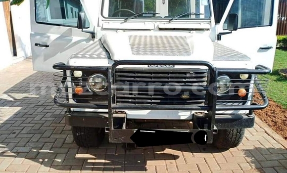 Buy Used Land Rover Defender White Car in Maputo in Maputo Buy Used Land Rover Defender White Car in Maputo in Maputo