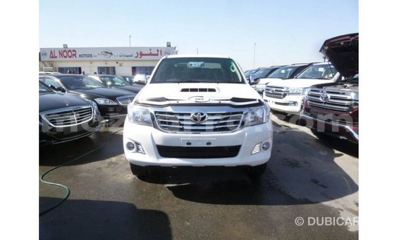Nunua Imported Toyota Hilux Nyeupe Gari ndani ya Import - Dubai nchini Cabo Delgado Nunua Imported Toyota Hilux Nyeupe Gari ndani ya Import - Dubai nchini Cabo Delgado