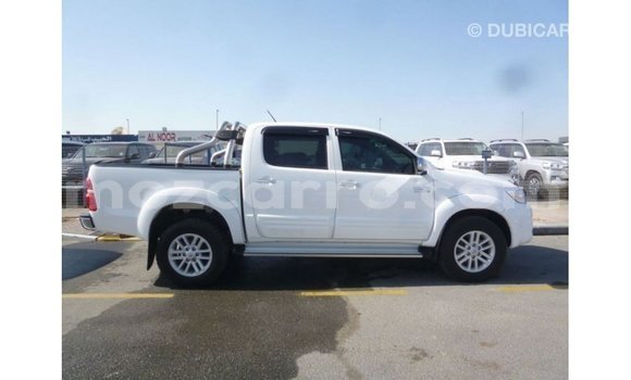 Nunua Imported Toyota Hilux Nyeupe Gari ndani ya Import - Dubai nchini Cabo Delgado Nunua Imported Toyota Hilux Nyeupe Gari ndani ya Import - Dubai nchini Cabo Delgado