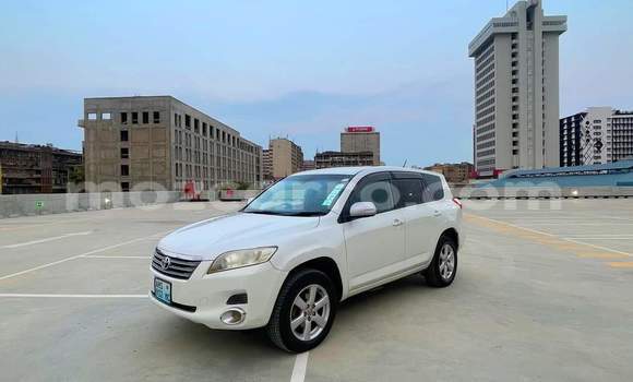 Nunua Ilio tumika Toyota Vanguard Nyeupe Gari ndani ya Maputo nchini Maputo