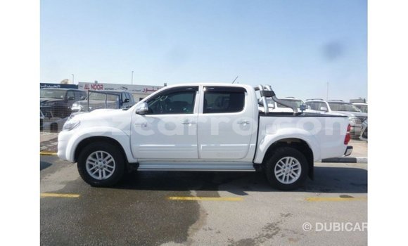 Nunua Imported Toyota Hilux Nyeupe Gari ndani ya Import - Dubai nchini Cabo Delgado Nunua Imported Toyota Hilux Nyeupe Gari ndani ya Import - Dubai nchini Cabo Delgado