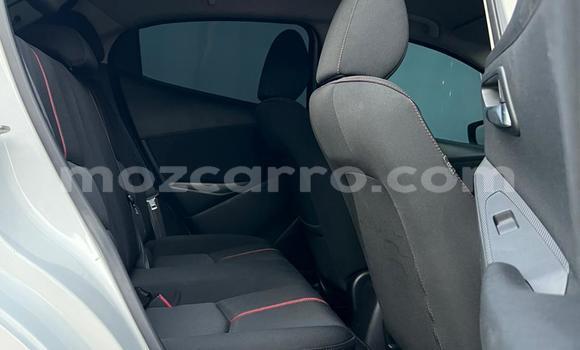 Comprar Usado Mazda Demio Branco Carro em Maputo em Maputo Comprar Usado Mazda Demio Branco Carro em Maputo em Maputo