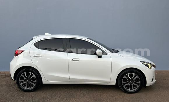 Comprar Usado Mazda Demio Branco Carro em Maputo em Maputo Comprar Usado Mazda Demio Branco Carro em Maputo em Maputo