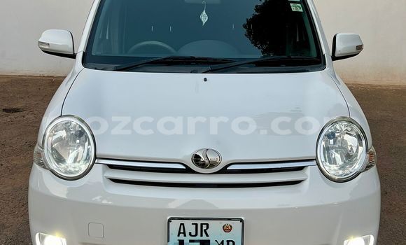Comprar Usado Toyota Sienta Branco Carro em Maputo em Maputo