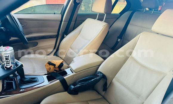 Comprar Novo BMW 3-Series Azul Carro em Maputo em Maputo Comprar Novo BMW 3-Series Azul Carro em Maputo em Maputo