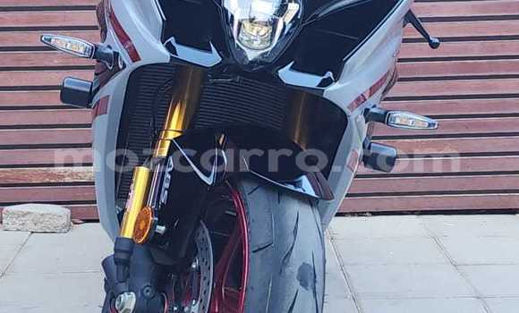 Comprar Usado Suzuki GSX-R Preto Moto em Maputo em Maputo
