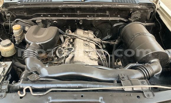 Nunua Ilio tumika Nissan Hardbody Brown Gari ndani ya Maputo nchini Maputo Nunua Ilio tumika Nissan Hardbody Brown Gari ndani ya Maputo nchini Maputo