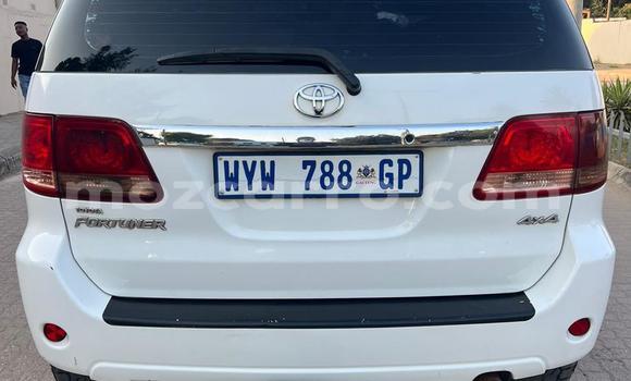 Nunua Ilio tumika Toyota Hilux Nyeupe Gari ndani ya Maputo nchini Maputo Nunua Ilio tumika Toyota Hilux Nyeupe Gari ndani ya Maputo nchini Maputo