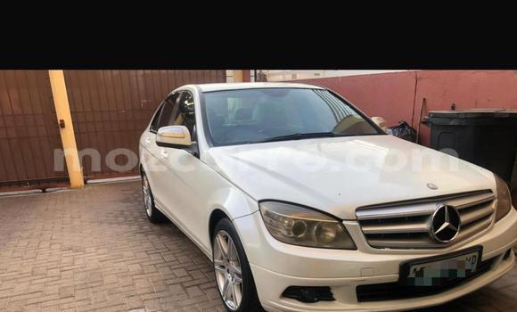 Comprar Usado Mercedes-Benz C180 coupe Branco Carro em Maputo em Maputo