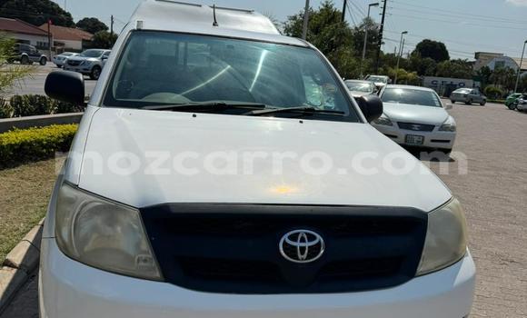 Comprar Usado Toyota Hilux Branco Carro em Maputo em Maputo