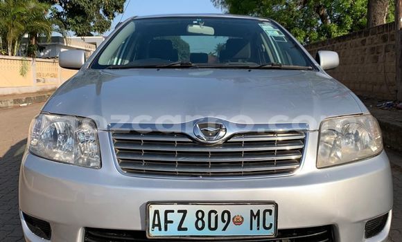 Nunua Ilio tumika Toyota Corolla Fedha Gari ndani ya Maputo nchini Maputo