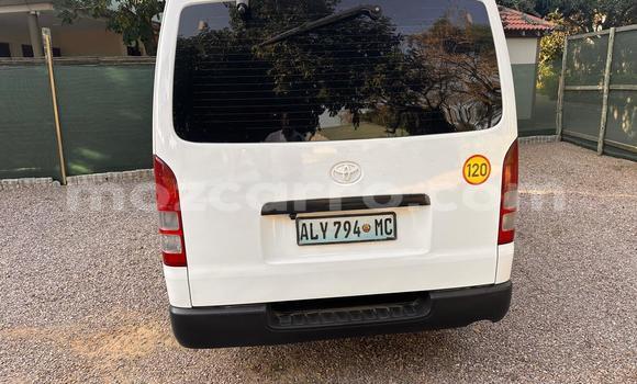 Nunua Ilio tumika Toyota Hiace Nyeupe Gari ndani ya Maputo nchini Maputo Nunua Ilio tumika Toyota Hiace Nyeupe Gari ndani ya Maputo nchini Maputo