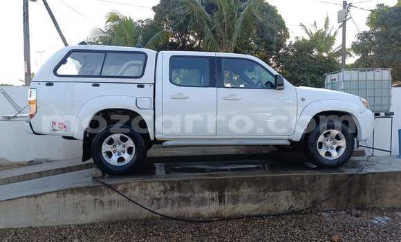 Nunua Ilio tumika Mazda BT-50 Nyeupe Gari ndani ya Maputo nchini Maputo