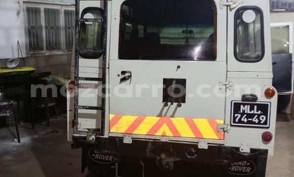 Buy Used Land Rover Defender White Car in Maputo in Maputo Buy Used Land Rover Defender White Car in Maputo in Maputo
