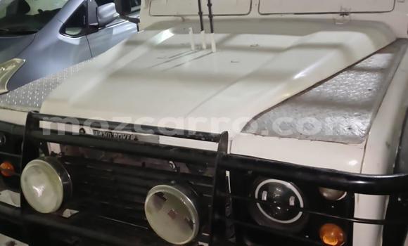 Buy Used Land Rover Defender White Car in Maputo in Maputo Buy Used Land Rover Defender White Car in Maputo in Maputo