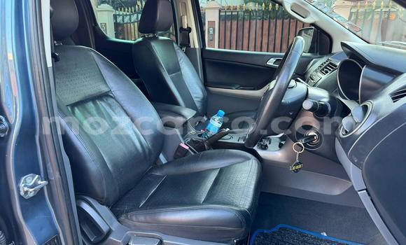 Comprar Usado Mazda BT-50 Azul Carro em Maputo em Maputo Comprar Usado Mazda BT-50 Azul Carro em Maputo em Maputo