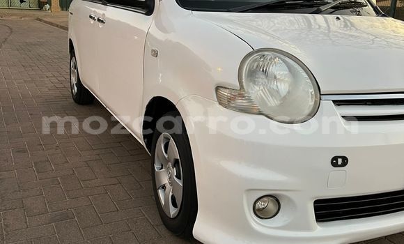 Buy Used Toyota Sienta White Car in Maputo in Maputo