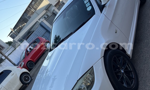 Comprar Usado BMW 3-Series Branco Carro em Maputo em Maputo Comprar Usado BMW 3-Series Branco Carro em Maputo em Maputo