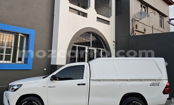 Buy Used Toyota Hiluxe Revo White Car in Maputo in Maputo Buy Used Toyota Hiluxe Revo White Car in Maputo in Maputo