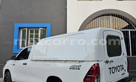 Buy Used Toyota Hiluxe Revo White Car in Maputo in Maputo Buy Used Toyota Hiluxe Revo White Car in Maputo in Maputo