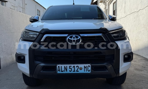 Tenga Tsaru Toyota Hiluxe Revo Chena Mota in Maputo in Maputo