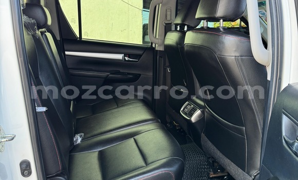 Comprar Usado Toyota Hiluxe Revo Branco Carro em Maputo em Maputo Comprar Usado Toyota Hiluxe Revo Branco Carro em Maputo em Maputo