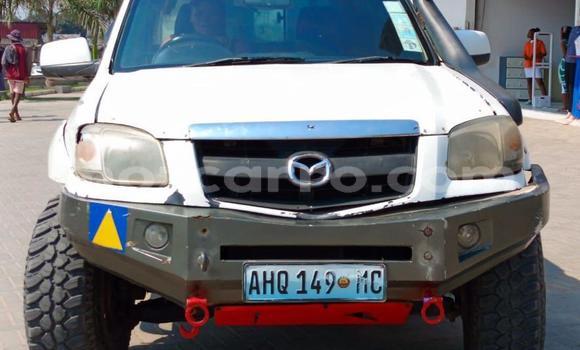 Nunua Ilio tumika Mazda BT-50 Nyeupe Gari ndani ya Maputo nchini Maputo Nunua Ilio tumika Mazda BT-50 Nyeupe Gari ndani ya Maputo nchini Maputo