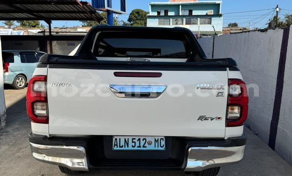 Comprar Novo Toyota Hiluxe Revo Branco Carro em Maputo em Maputo Comprar Novo Toyota Hiluxe Revo Branco Carro em Maputo em Maputo