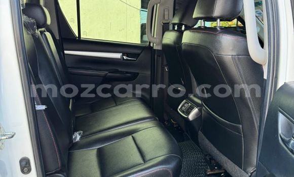 Comprar Novo Toyota Hiluxe Revo Branco Carro em Maputo em Maputo Comprar Novo Toyota Hiluxe Revo Branco Carro em Maputo em Maputo