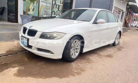Comprar Usado BMW 3-Series Branco Carro em Maputo em Maputo Comprar Usado BMW 3-Series Branco Carro em Maputo em Maputo