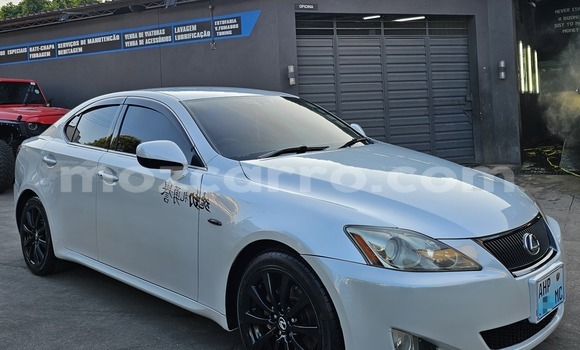 Nunua Ilio tumika Lexus IS Nyeupe Gari ndani ya Maputo nchini Maputo