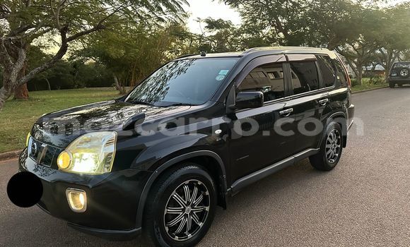 Nunua Ilio tumika Nissan X-Trail Nyeusi Gari ndani ya Maputo nchini Maputo