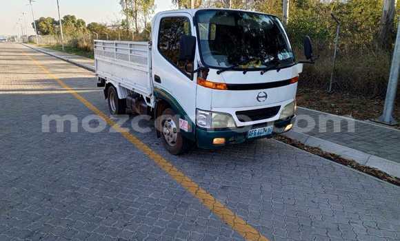 Nunua Ilio tumika Toyota Hilux Nyeupe Gari ndani ya Maputo nchini Maputo Nunua Ilio tumika Toyota Hilux Nyeupe Gari ndani ya Maputo nchini Maputo