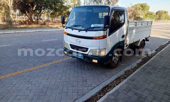 Buy Used Toyota Hilux White Car in Maputo in Maputo Buy Used Toyota Hilux White Car in Maputo in Maputo