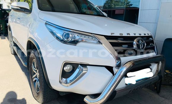 Comprar Usado Toyota Fortuner Branco Carro em Maputo em Maputo