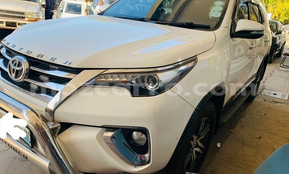 Nunua Ilio tumika Toyota Fortuner Nyeupe Gari ndani ya Maputo nchini Maputo Nunua Ilio tumika Toyota Fortuner Nyeupe Gari ndani ya Maputo nchini Maputo