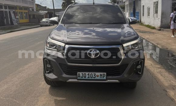 Comprar Usado Toyota Hiluxe Revo Castanho Carro em Maputo em Maputo