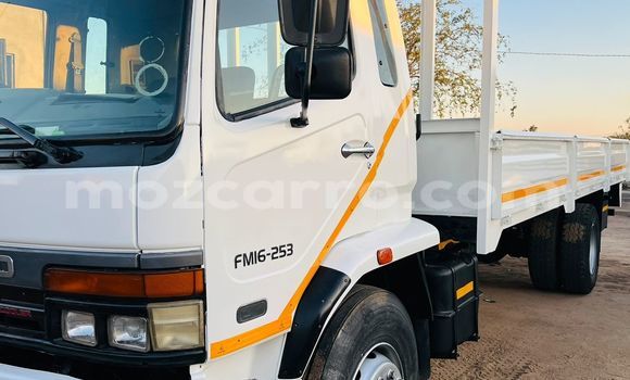 Comprar Usado Mitsubishi Canter Branco Caminhão em Xai-Xai em Gaza Comprar Usado Mitsubishi Canter Branco Caminhão em Xai-Xai em Gaza