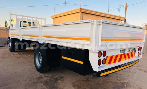 Comprar Usado Mitsubishi Canter Branco Caminhão em Xai-Xai em Gaza Comprar Usado Mitsubishi Canter Branco Caminhão em Xai-Xai em Gaza