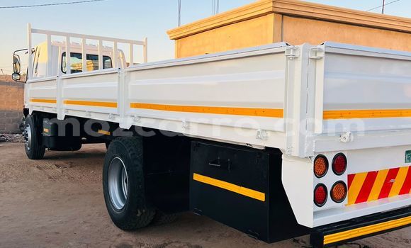 Comprar Usado Mitsubishi Canter Branco Caminhão em Xai-Xai em Gaza Comprar Usado Mitsubishi Canter Branco Caminhão em Xai-Xai em Gaza