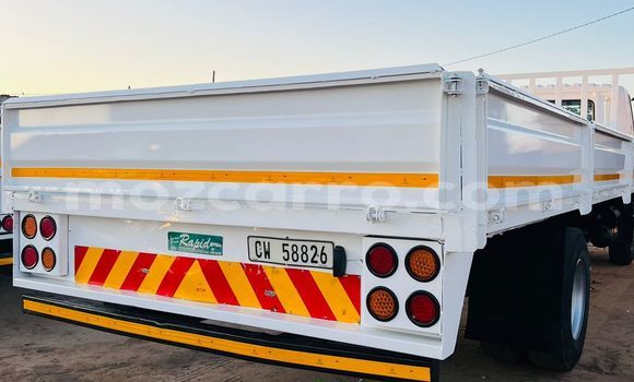 Comprar Usado Mitsubishi Canter Branco Caminhão em Xai-Xai em Gaza Comprar Usado Mitsubishi Canter Branco Caminhão em Xai-Xai em Gaza