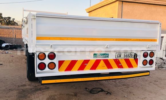 Comprar Usado Mitsubishi Canter Branco Caminhão em Xai-Xai em Gaza Comprar Usado Mitsubishi Canter Branco Caminhão em Xai-Xai em Gaza