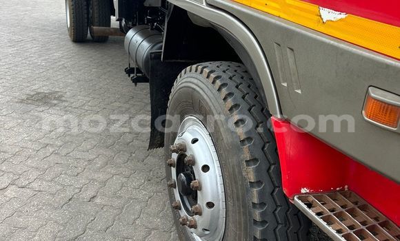 Comprar Usado Hino 300 Series Vermelho Caminhão em Xai-Xai em Gaza Comprar Usado Hino 300 Series Vermelho Caminhão em Xai-Xai em Gaza