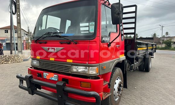 Comprar Usado Hino 300 Series Vermelho Caminhão em Xai-Xai em Gaza Comprar Usado Hino 300 Series Vermelho Caminhão em Xai-Xai em Gaza