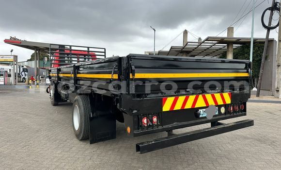 Comprar Usado Hino 300 Series Vermelho Caminhão em Xai-Xai em Gaza Comprar Usado Hino 300 Series Vermelho Caminhão em Xai-Xai em Gaza