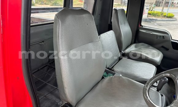 Comprar Usado Hino 300 Series Vermelho Caminhão em Xai-Xai em Gaza Comprar Usado Hino 300 Series Vermelho Caminhão em Xai-Xai em Gaza