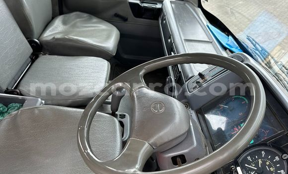 Comprar Usado Hino 300 Series Vermelho Caminhão em Xai-Xai em Gaza Comprar Usado Hino 300 Series Vermelho Caminhão em Xai-Xai em Gaza