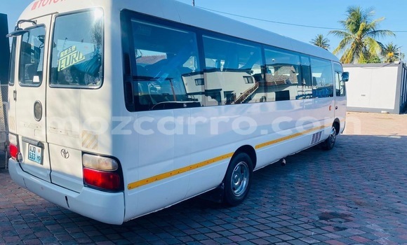 Comprar Usado Toyota Coaster Branco Carro em Moçambique em Nampula Comprar Usado Toyota Coaster Branco Carro em Moçambique em Nampula