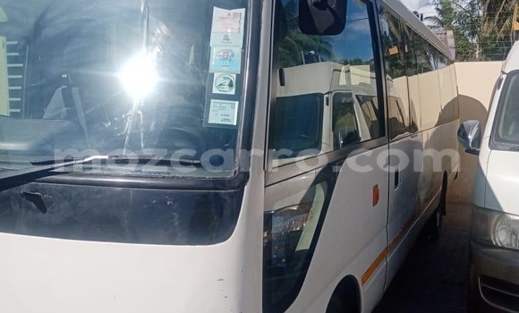 Comprar Usado Toyota Coaster Branco Carro em Moçambique em Nampula Comprar Usado Toyota Coaster Branco Carro em Moçambique em Nampula