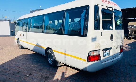 Comprar Usado Toyota Coaster Branco Carro em Moçambique em Nampula Comprar Usado Toyota Coaster Branco Carro em Moçambique em Nampula